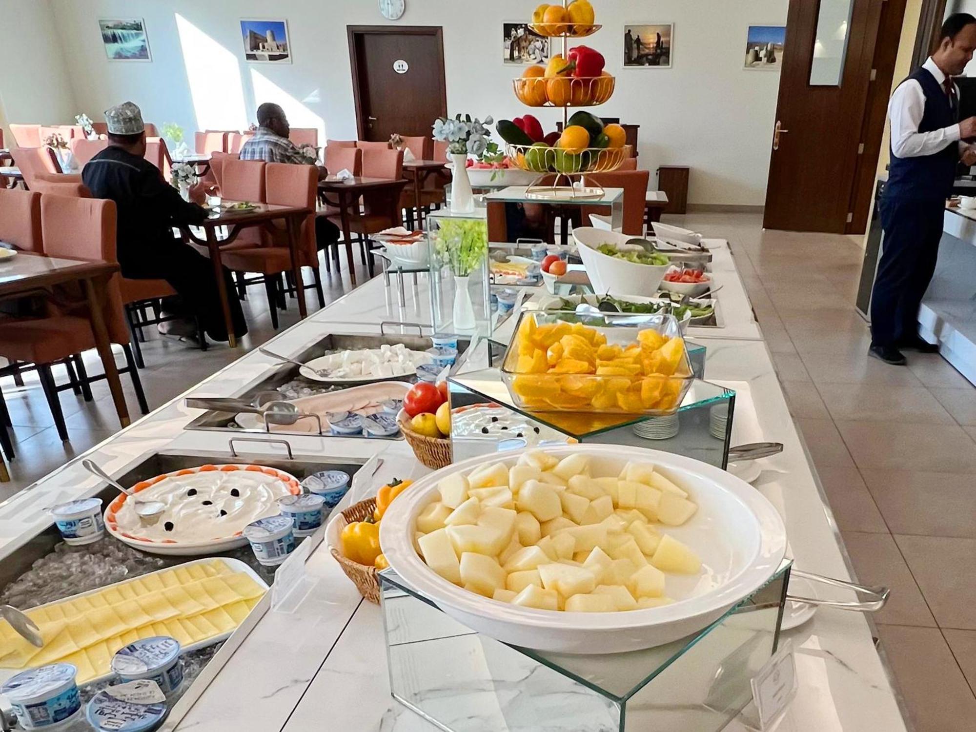 Rozana Hotel Maszkat Kültér fotó